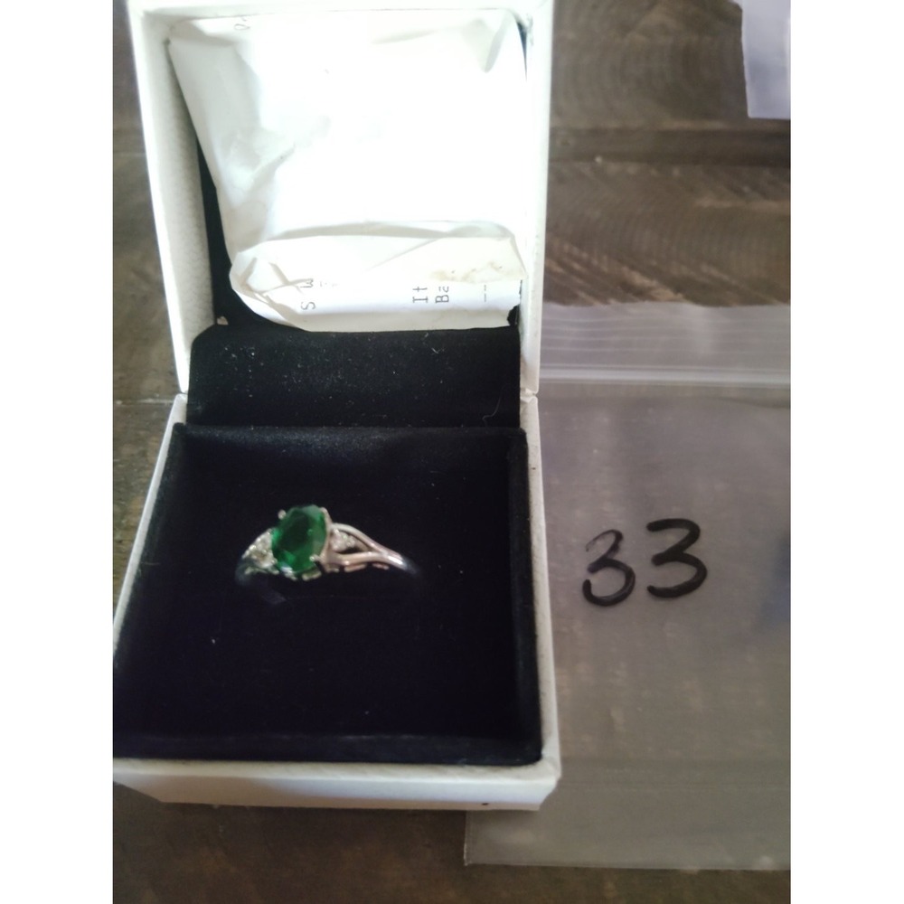 Green Oval Solitaire Accent Ring Split Shank Cocktail Silver Tone Size 8.75